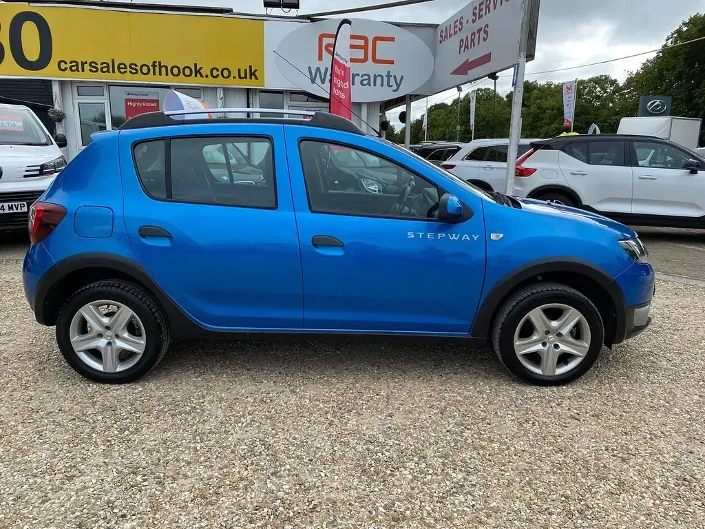 Used Dacia Sandero Lauréate 90 HP (66 kW) 2014 Blue Hatchback