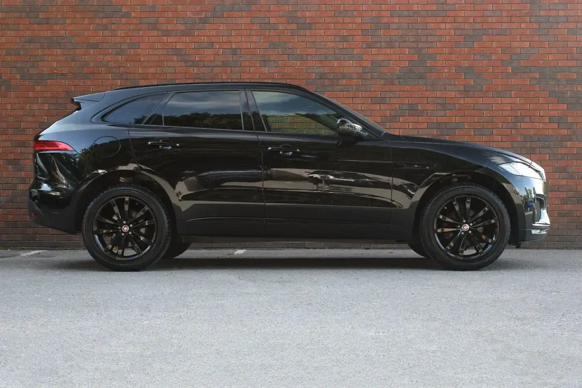 Used Jaguar F-Pace Chequered Flag 180 HP (132 kW) 2020 Black SUV