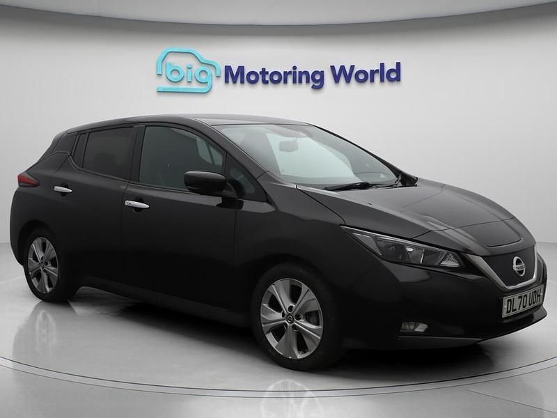 Black Used 2020 Nissan Leaf N-Connecta Hatchback | £8,383 (Fair price) - Image 1/4