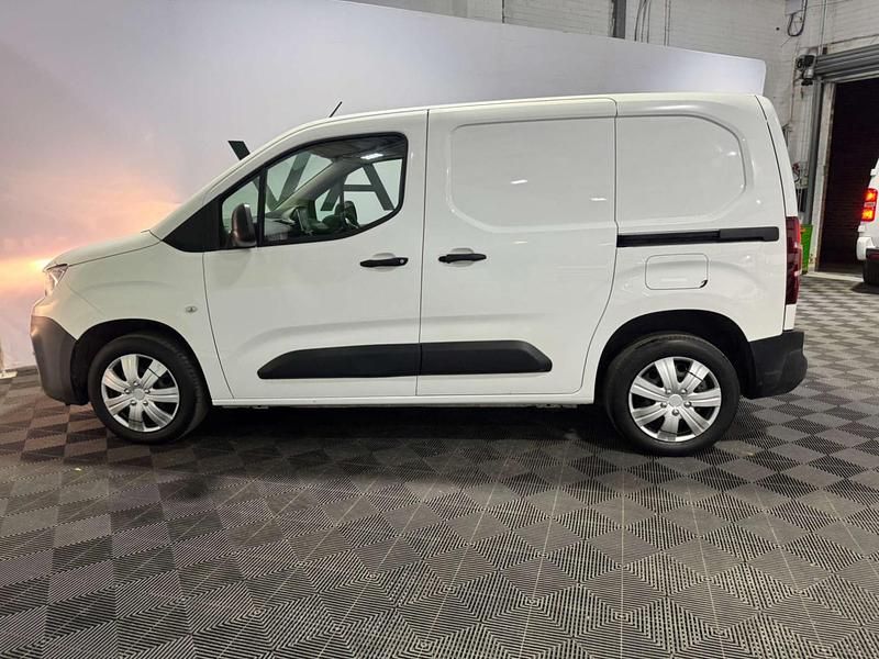 Used Peugeot Partner 2019 White MPV
