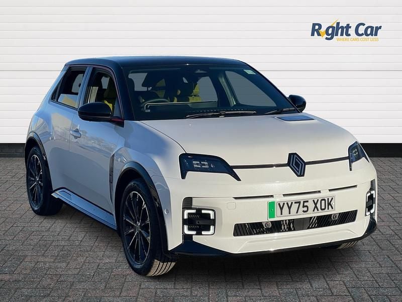 New Renault R5 Iconic 88 kW (120 HP) 2025 Artic white/black  Hatchback