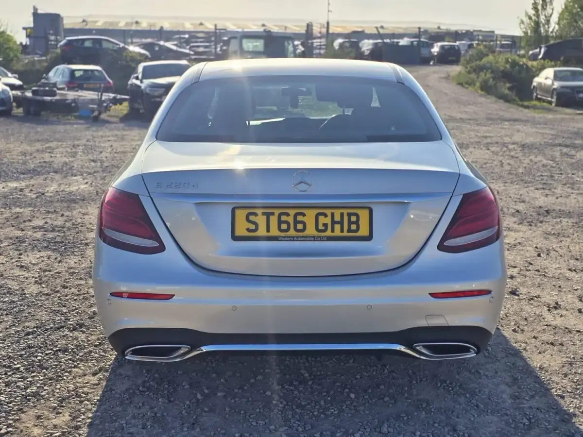 Begagnad Mercedes E220 AMG line 194 HK (142 kW) 2016 Silver Sedan
