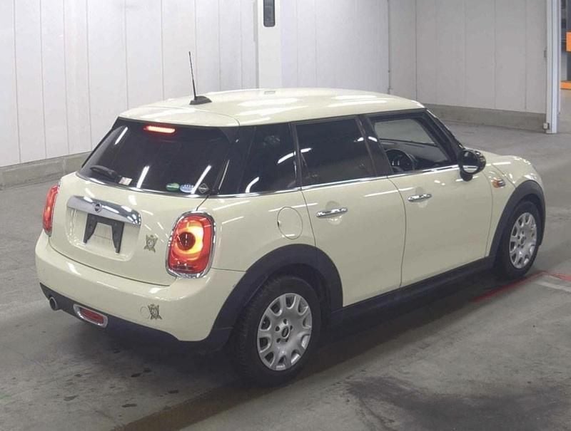 Used Mini Cooper Hatch 2018 White Hatchback