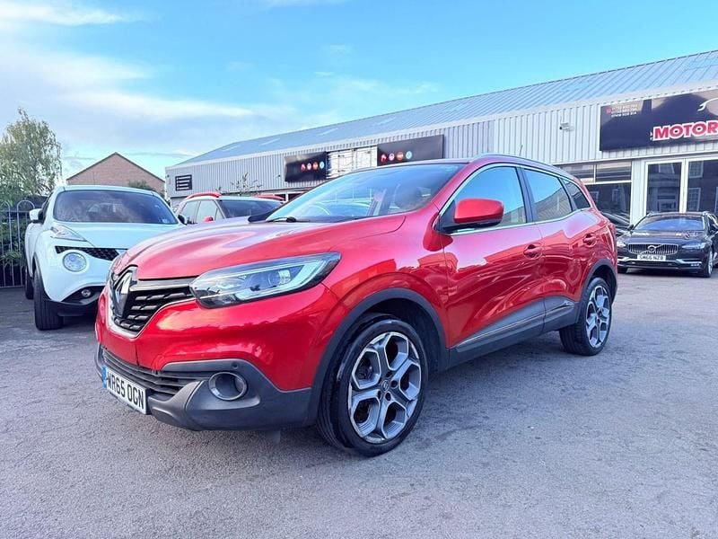 Red Used 2015 Renault Kadjar Dynamique SUV | £5,675 (Fair price) - Image 1/4