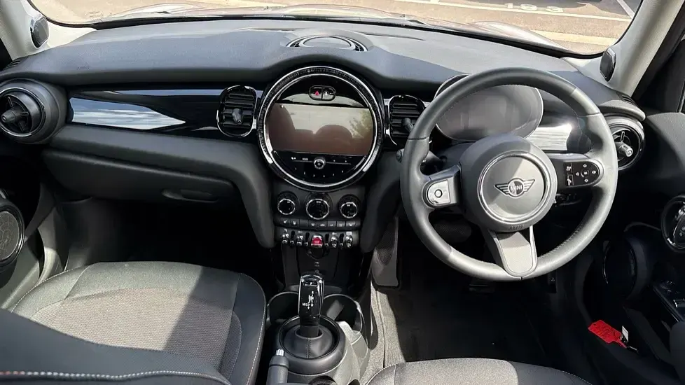Używany Mini Cooper Classic 134 KM (98 kW) 2023 Szary Hatchback