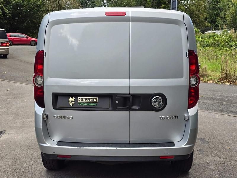 Used Vauxhall Combo Sportive 105 HP (77 kW) 2016 Silver MPV