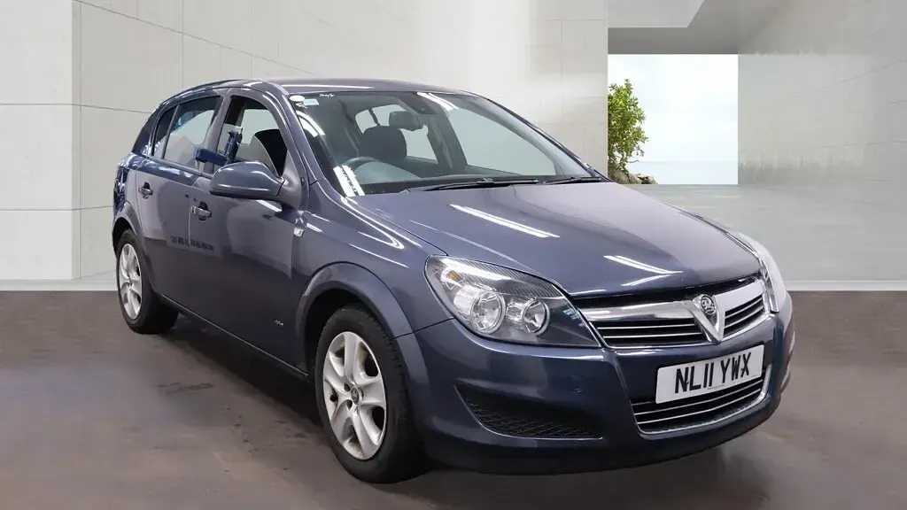 Used Vauxhall Astra Active 115 HP (84 kW) 2011 Blue Hatchback