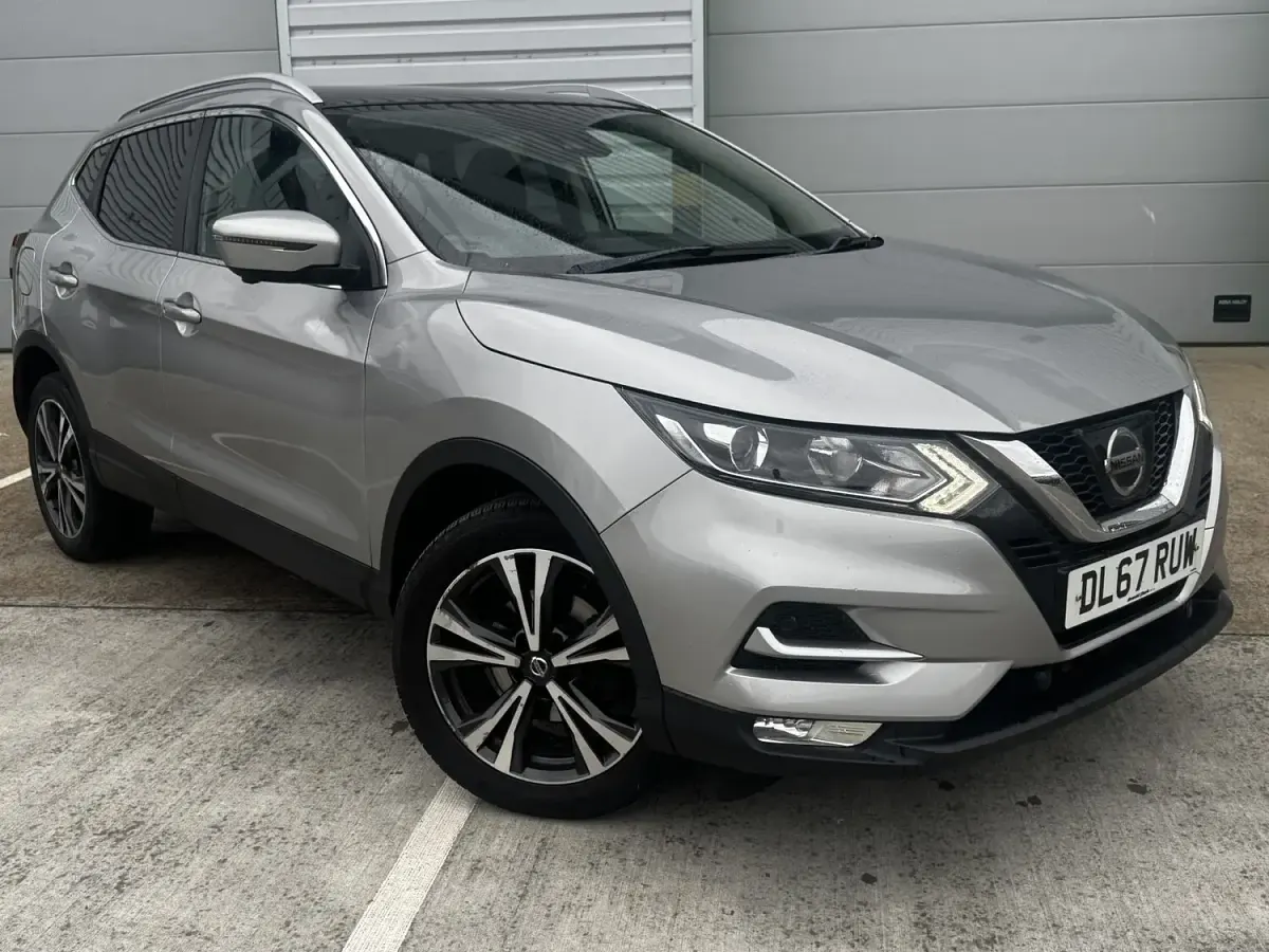 Used Nissan Qashqai N-Connecta 110 HP (80 kW) 2017 Silver SUV