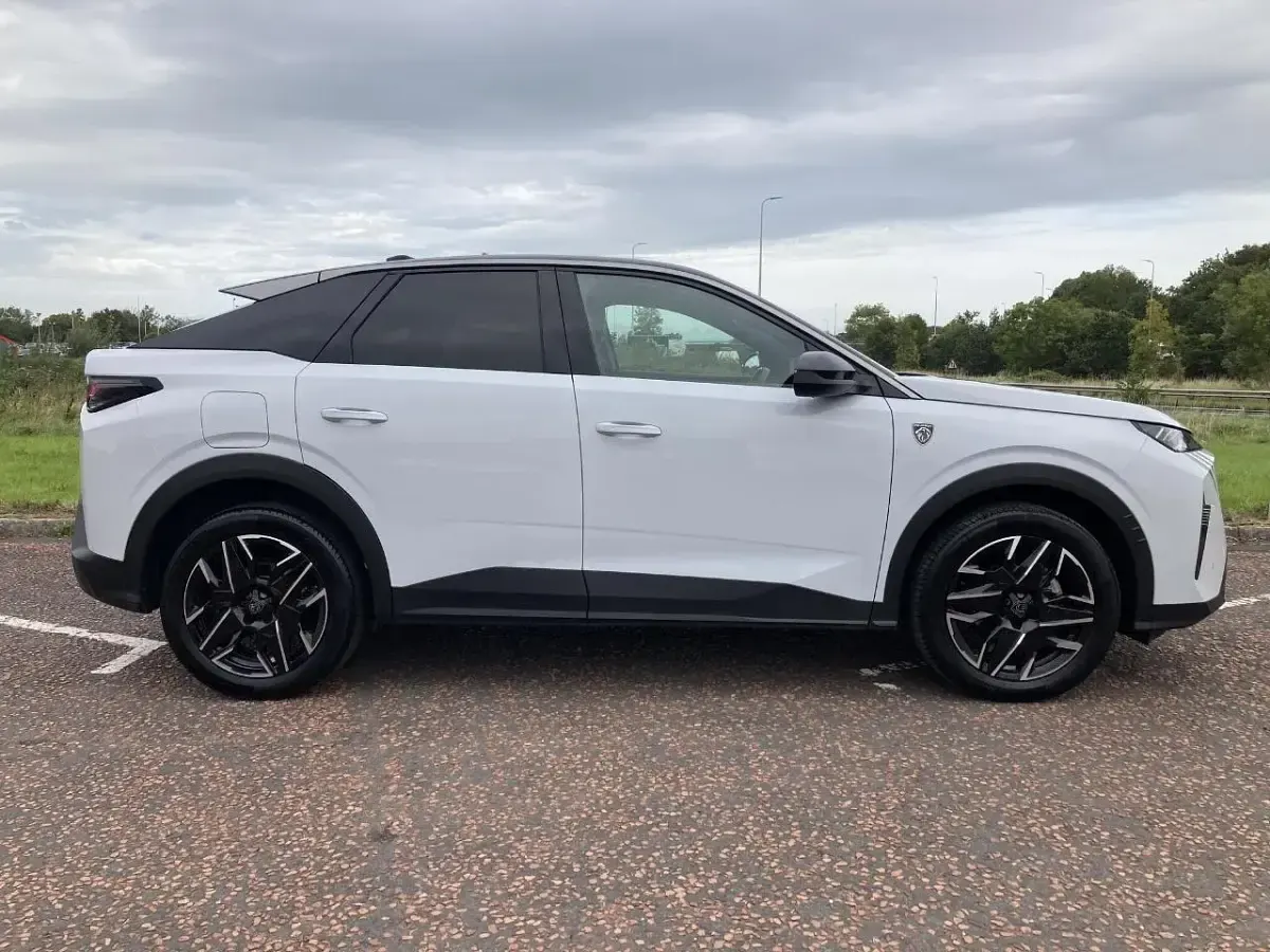 Used Peugeot 3008 GT 134 HP (98 kW) 2024 White SUV