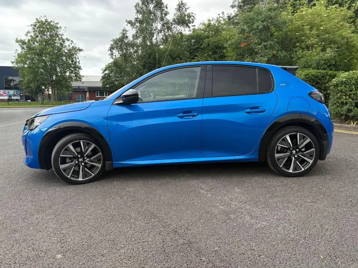 Used Peugeot 208 GT 129 HP (94 kW) 2023 Blue Hatchback