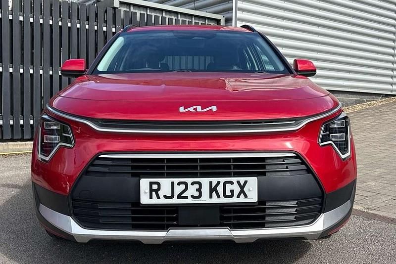 Second-hand Kia Niro 139 CP (102 kW) 2023 Roșu SUV