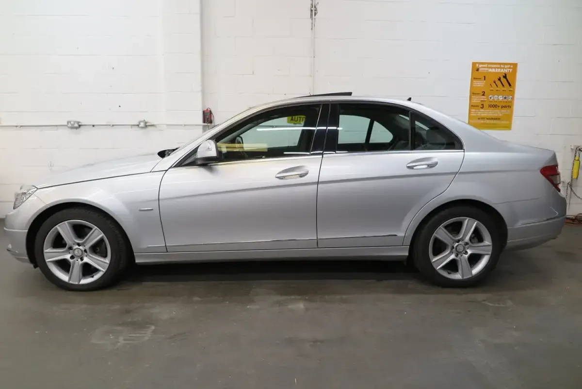 Begagnad Mercedes C350 Elegance 2008 Silver Sedan