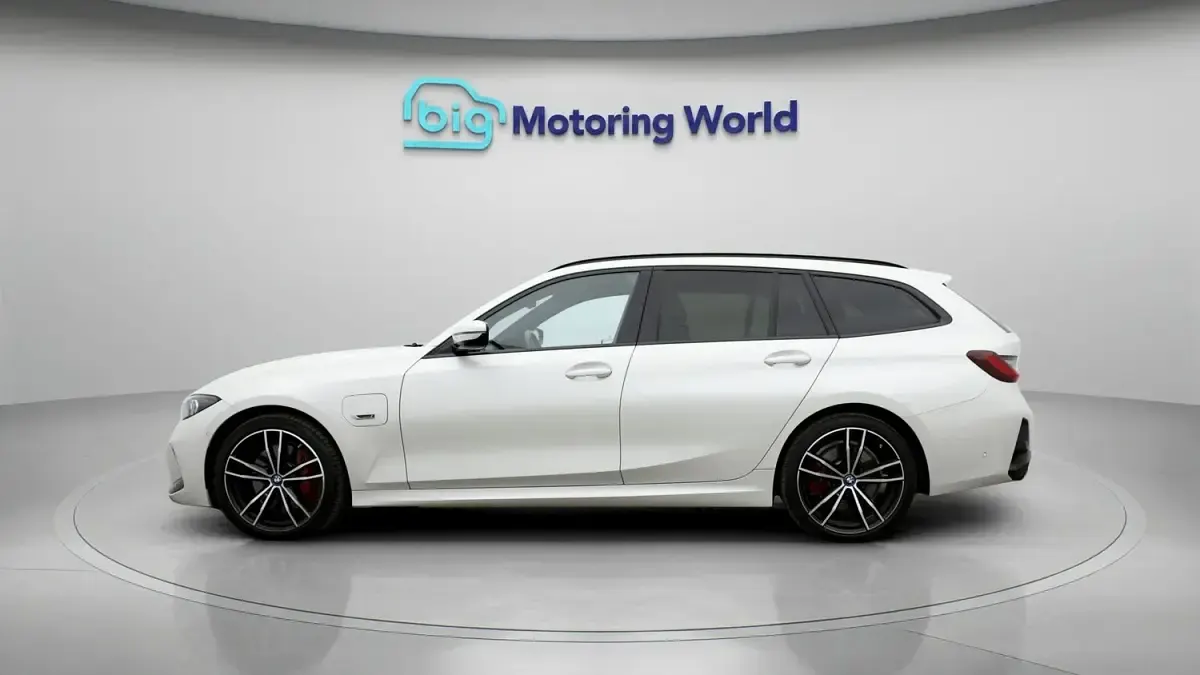 Used BMW 330e M Sport 292 HP (214 kW) 2023 White Estate