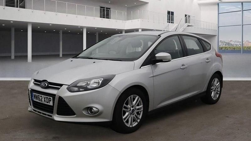 Used Ford Focus Titanium 125 HP (91 kW) 2013 Silver Hatchback