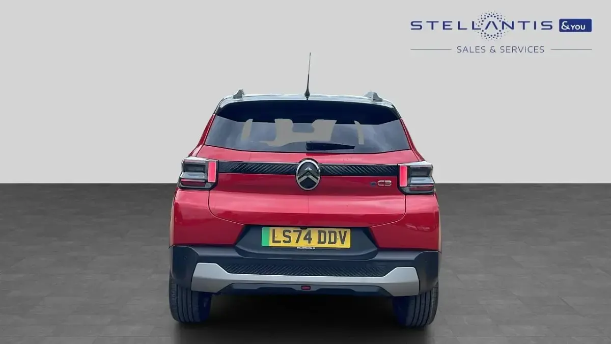 Usado Citroën e-C3 81 kW (111 HP) 2024 Vermelho Citadino