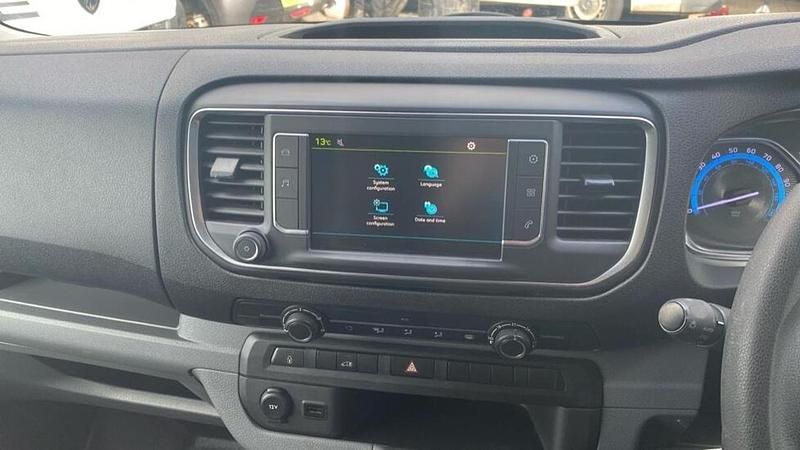 Used Peugeot e-Expert 98 kW (134 HP) 2022 White Van