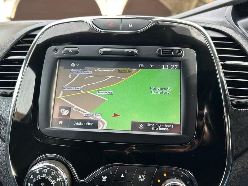 Used Renault Captur Dynamique 90 HP (66 kW) 2016 Grey SUV