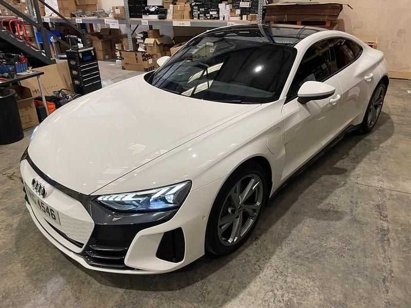 Used Audi e-tron GT quattro Comfort 389 kW (530 HP) 2022 White Sedan