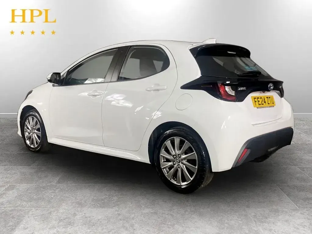 Used Toyota Yaris 116 HP (85 kW) 2024 White Hatchback