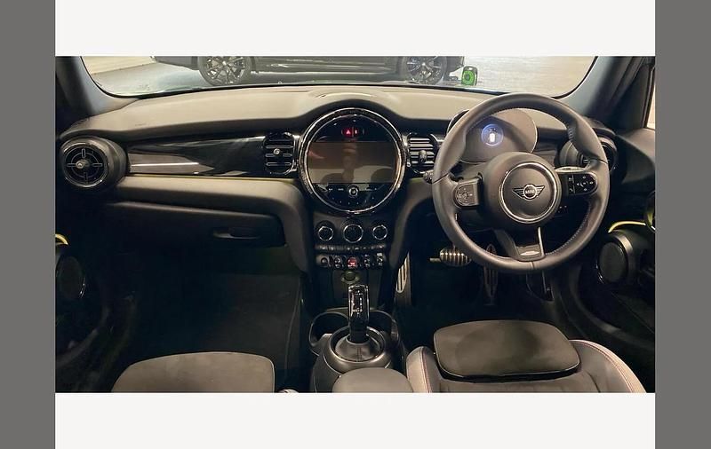 Used Mini Cooper Comfort 134 HP (98 kW) 2024 Green Hatchback