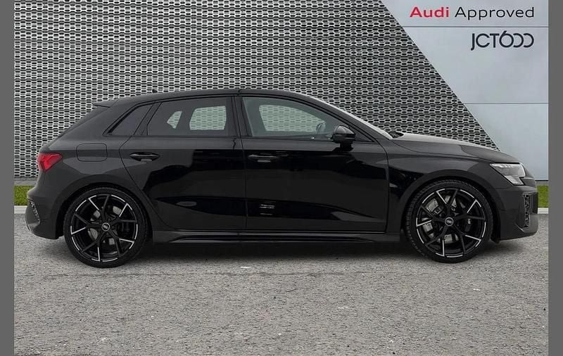 Begagnad Audi RS3 Comfort 400 HK (294 kW) 2023 Svart Sedan