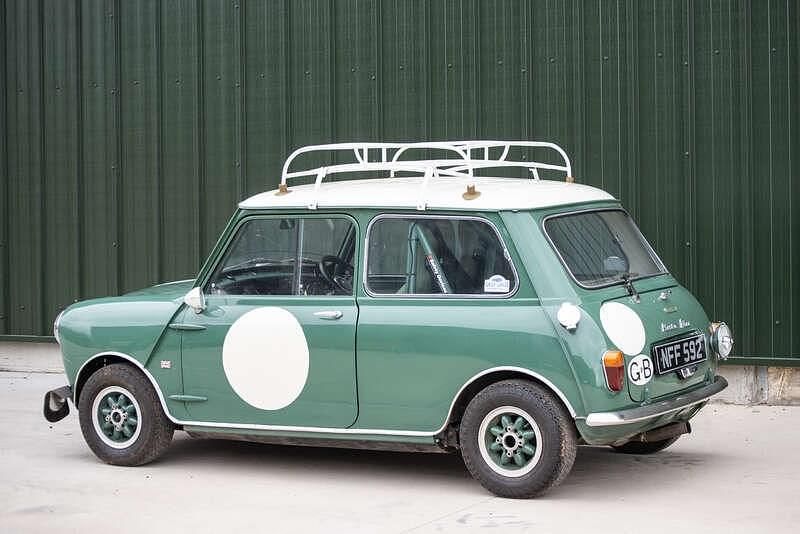 Used Austin Mini 72 HP (52 kW) 1963 Green