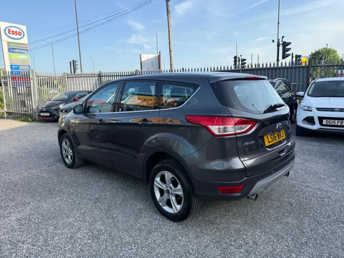 Begagnad Ford Kuga Zetec 150 HK (110 kW) 2016 Grå SUV