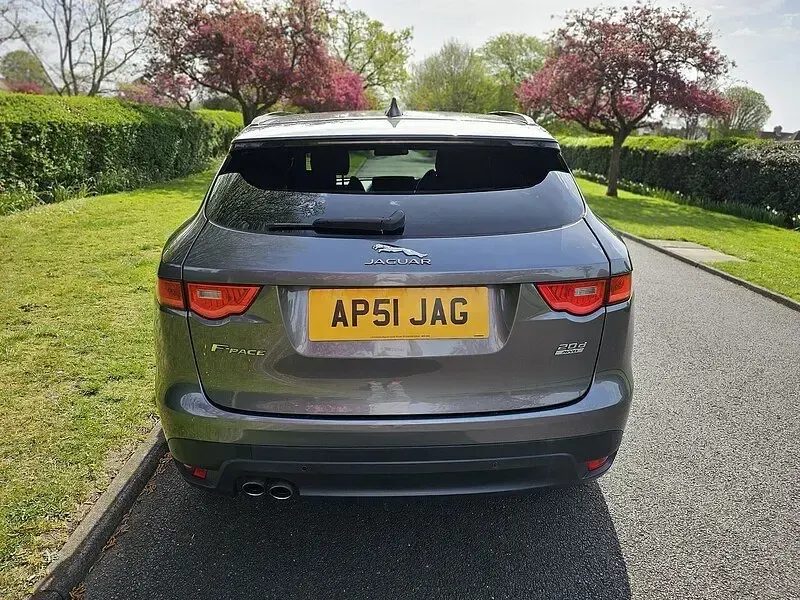 Second-hand Jaguar F-Pace R-Sport 180 CP (132 kW) 2017 Gri SUV