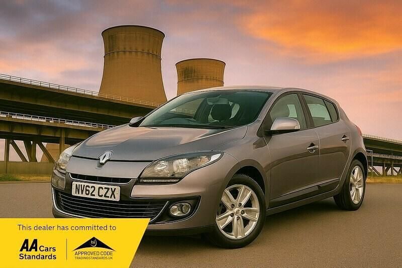 Grey Used 2012 Renault Mégane III Dynamique Hatchback | £2,990 (Fair price) - Image 1/3