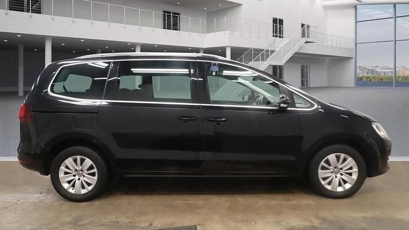 Deep black pearl Used 2020 VW Sharan SE MPV | £17,675 (Fair price) - Image 1/4