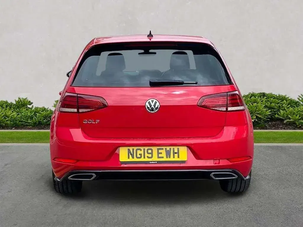 Used VW Golf VII R-line 150 HP (110 kW) 2019 Red Hatchback