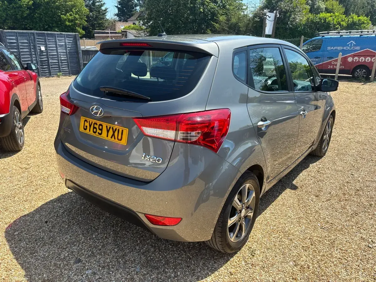 Used Hyundai ix20 SE 125 HP (91 kW) 2019 Grey Hatchback