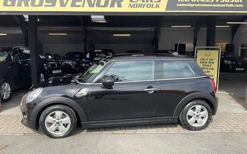 Used Mini ONE Hatch 102 HP (75 kW) 2017 Black Hatchback