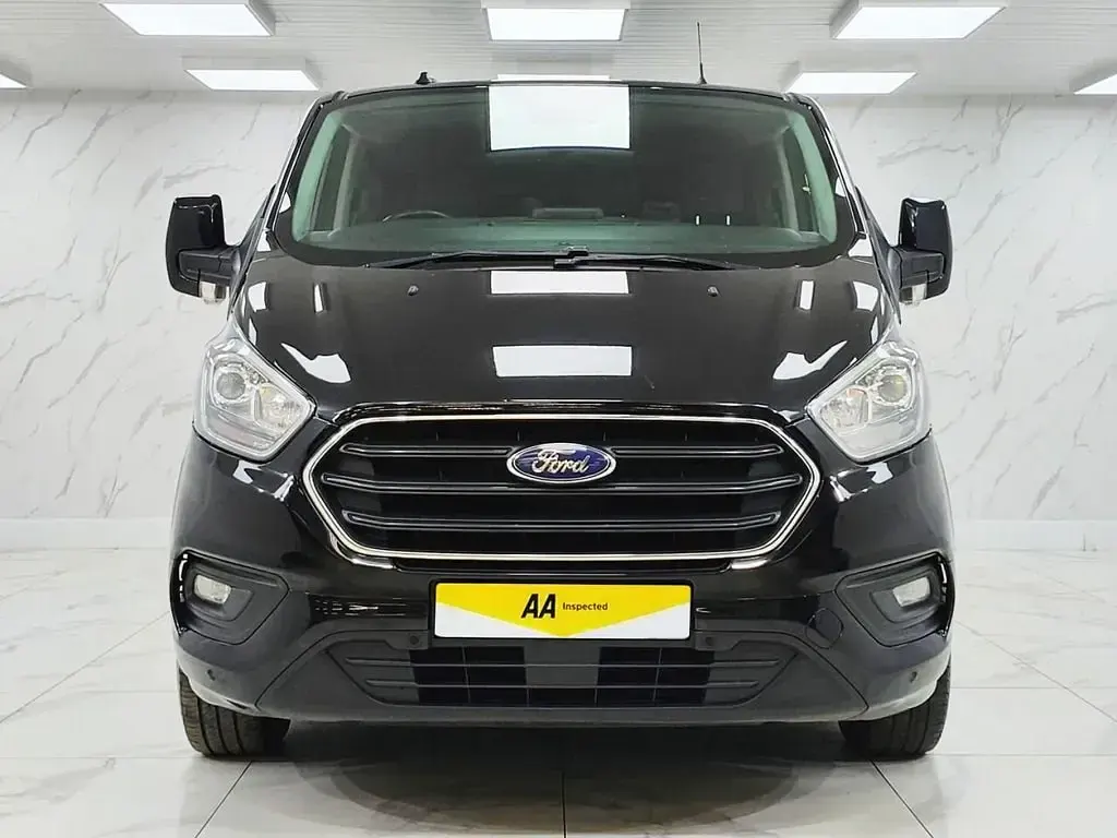 Begagnad Ford Transit Custom Limited 170 HK (125 kW) 2021 Svart Van