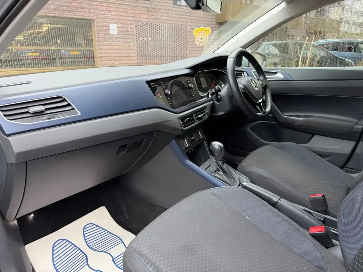 Begagnad VW Polo United 2021 Silver Halvkombi