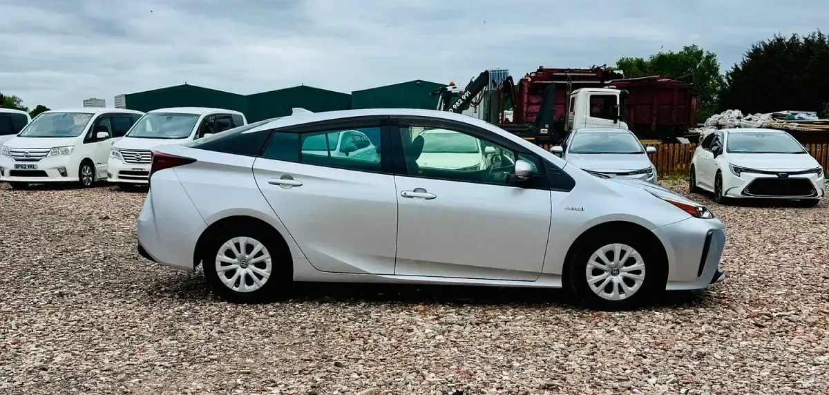 Used Toyota Prius Active 122 HP (89 kW) 2019 Silver Hatchback