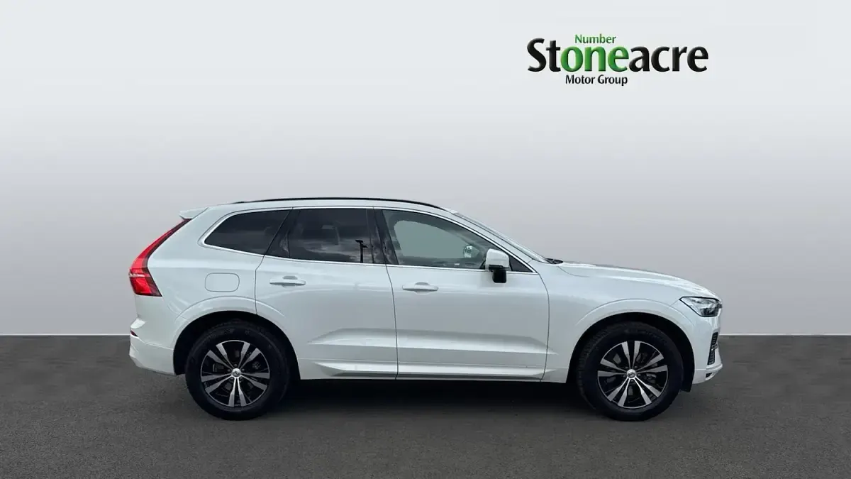 Used Volvo XC60 Core 250 HP (183 kW) 2024 White SUV