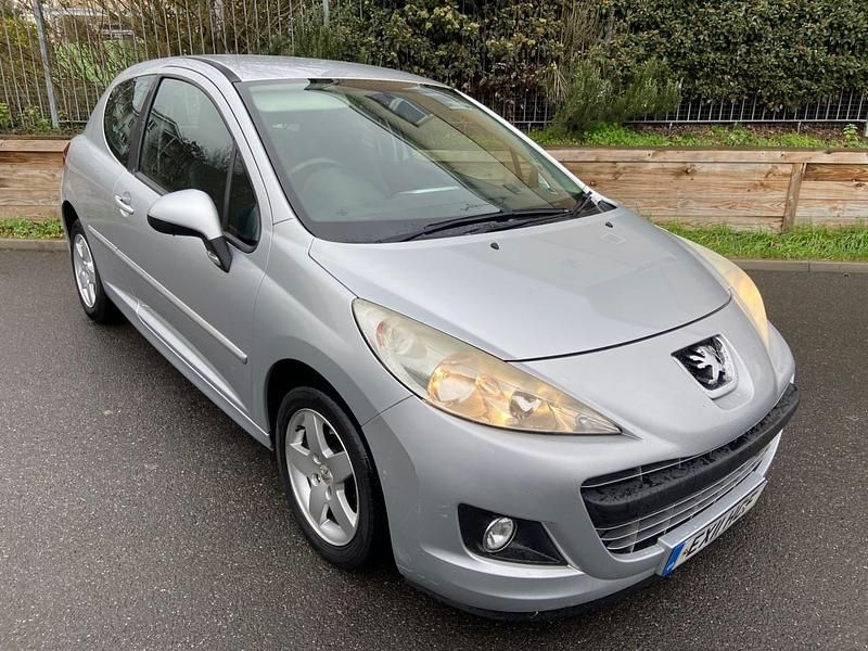 Used Peugeot 207 Envy 75 HP (55 kW) 2011 Silver Hatchback