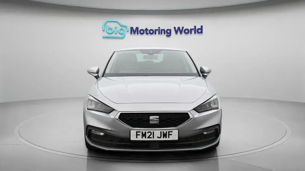 Used Seat Leon SE Dynamic 110 HP (80 kW) 2021 Silver Hatchback