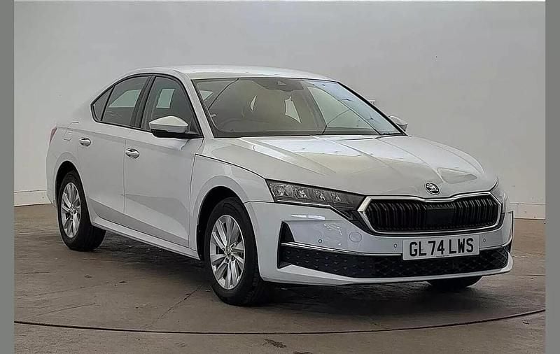 Moon white metallic Used 2024 Skoda Octavia SE Technology Hatchback | £19,400 (Fair price) - Image 1/4