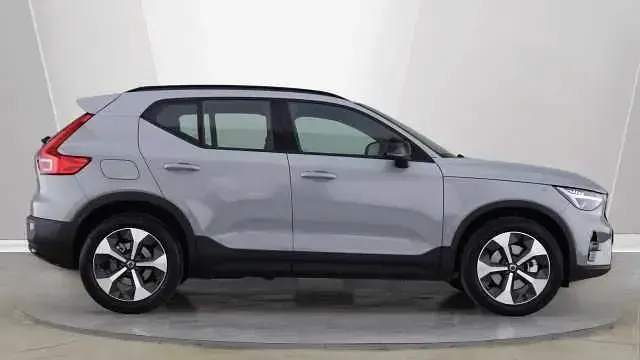 New Volvo XC40 Plus 197 HP (144 kW) 2027 SUV