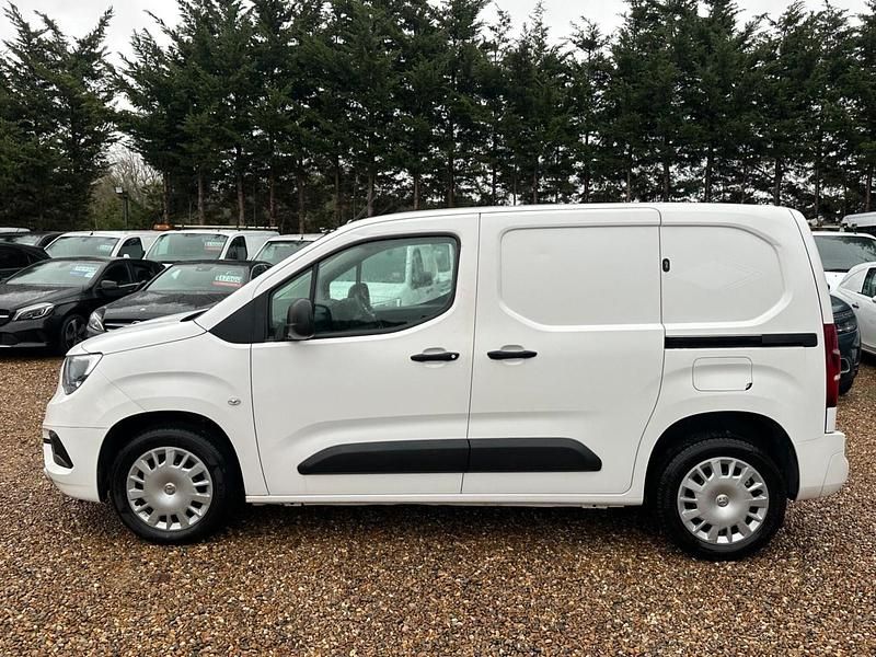 Used Vauxhall Combo Sportive 100 HP (73 kW) 2020 White MPV