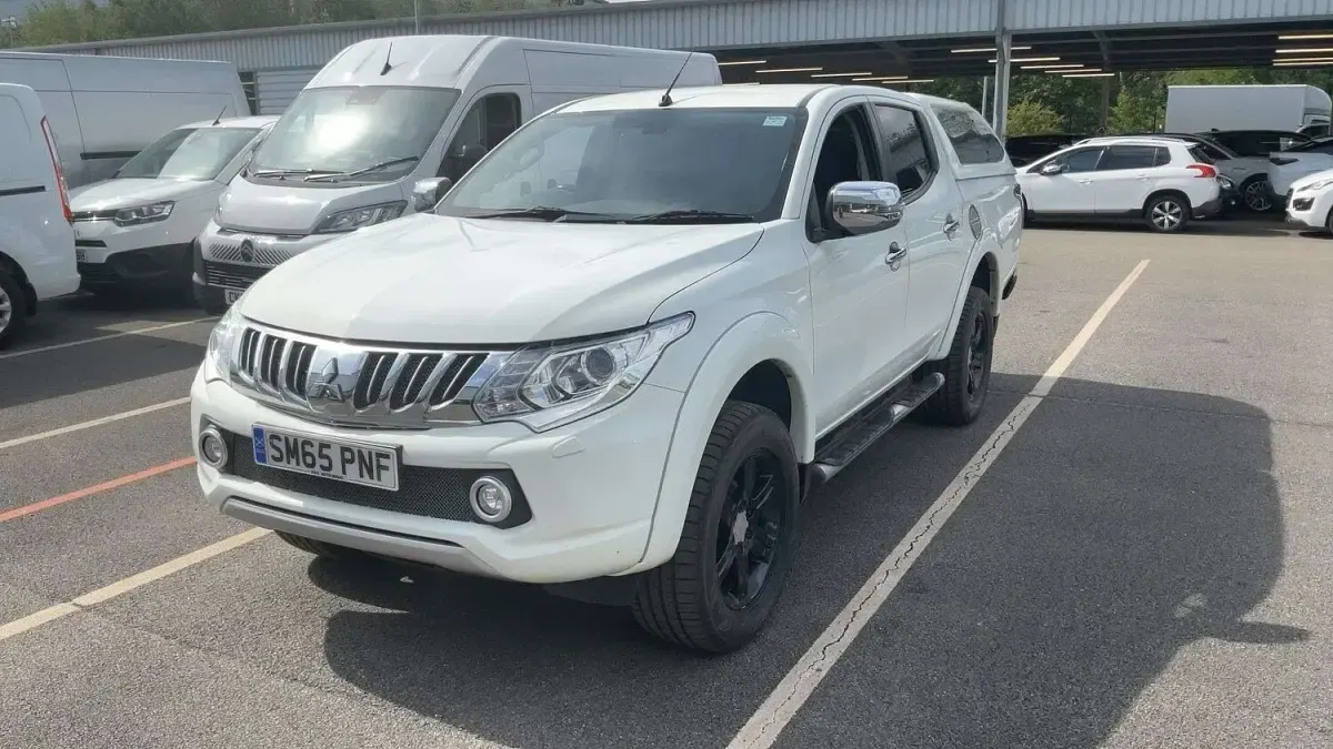 Used Mitsubishi L200 2016 White Pickup
