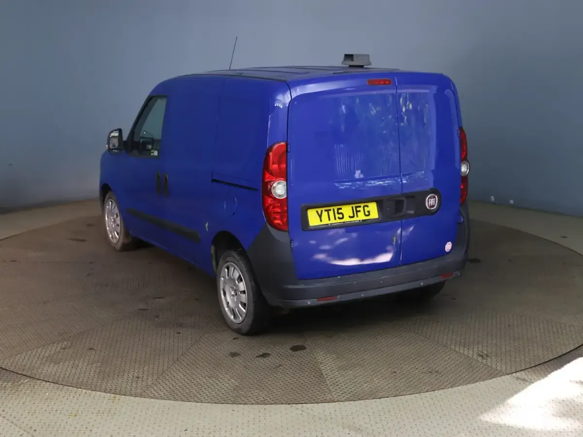 Używany Fiat Doblò 90 KM (66 kW) 2015 Multicoloured Minivan