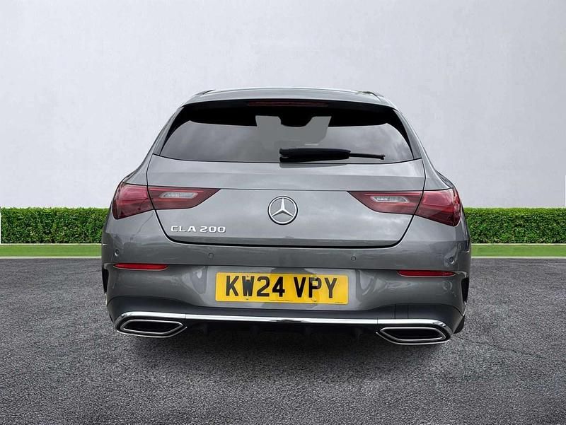 Begagnad Mercedes CLA200 Executive 2024 Grå Kombi