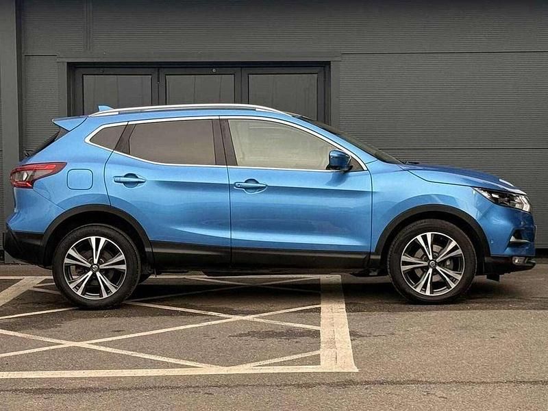 Used Nissan Qashqai N-Connecta 140 HP (102 kW) 2019 Vivid blue SUV