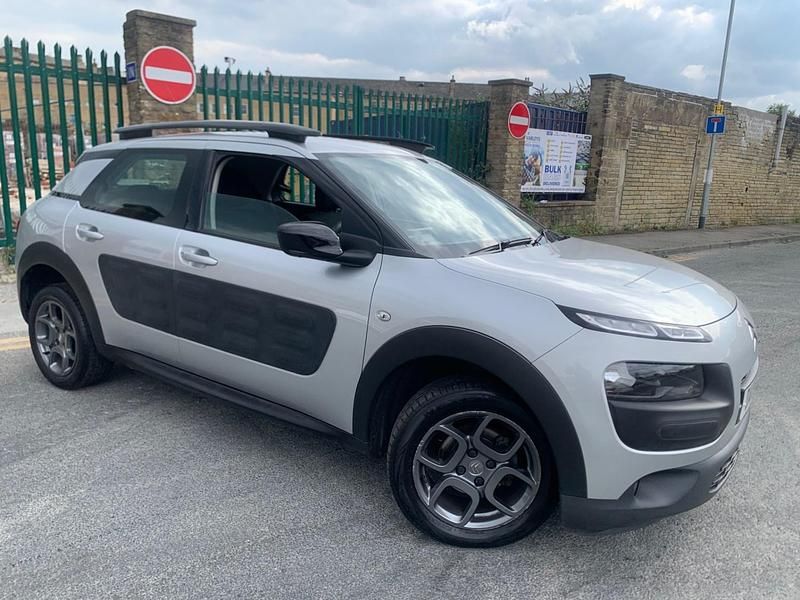Silver Used 2016 Citroën C4 Cactus Feel Hatchback | £5,495 (Good price) - Image 1/4