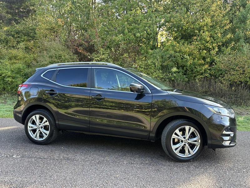 Black Used 2018 Nissan Qashqai N-Connecta SUV | £8,395 (Fair price) - Image 1/4