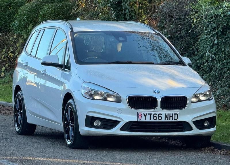 White Used 2016 BMW 216 Estate | £5,375 (Fair price) - Image 1/4