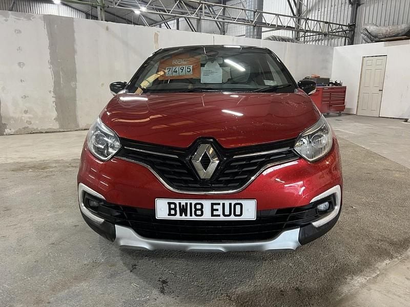 Used Renault Captur Iconic 90 HP (66 kW) 2018 Red/black SUV